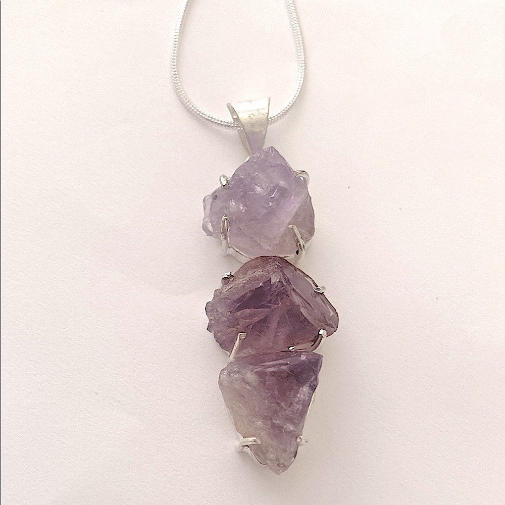 2 inch, natural rough, Amethyst, pendant on silver chain. - Picture 4 of 6